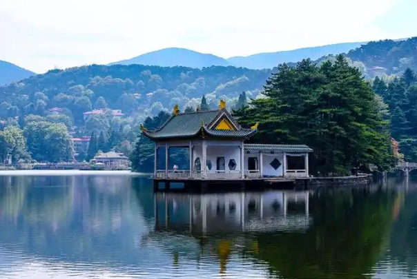 庐山如琴湖