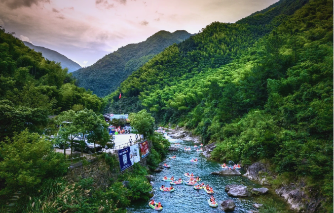 深溪峡谷漂流