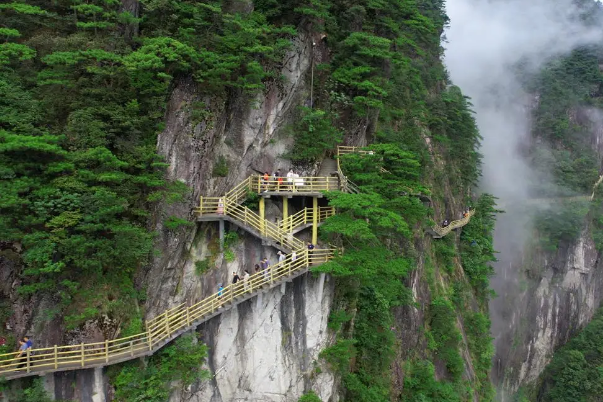 明月山
